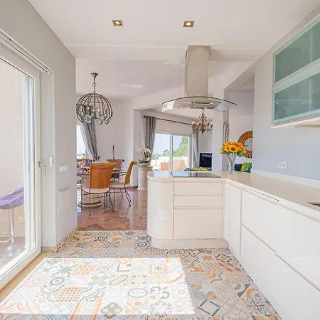 The One Ocean Front - Elegant 3-bedroom Βίλα *