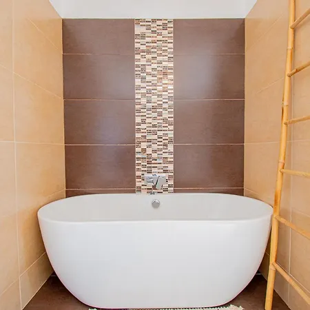 Βίλα The One Ocean Front - Elegant 3-bedroom