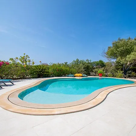 The One Ocean Front - Elegant 3-bedroom Καρβοέιρο